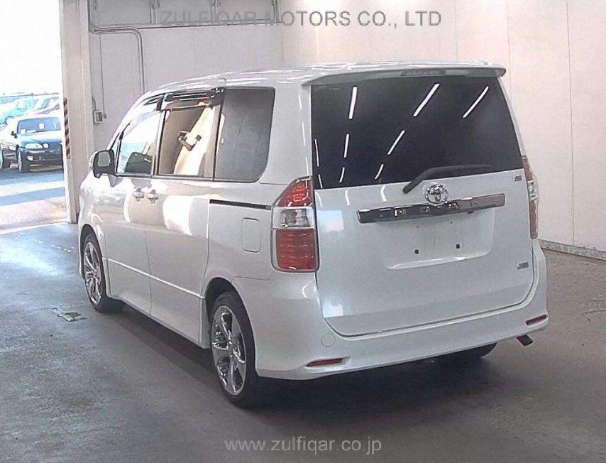 TOYOTA NOAH 2007 Image 2