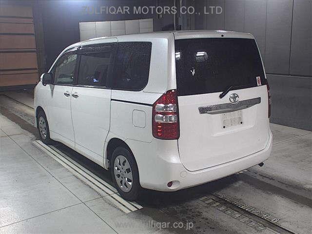 TOYOTA NOAH 2012 Image 2