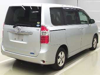 TOYOTA NOAH 2007 Image 2