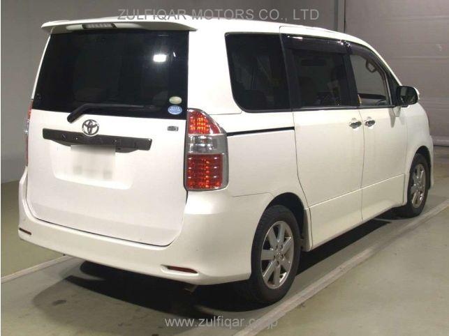 TOYOTA NOAH 2010 Image 2