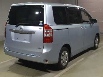 TOYOTA NOAH 2010 Image 2