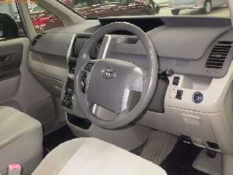 TOYOTA NOAH 2010 Image 3