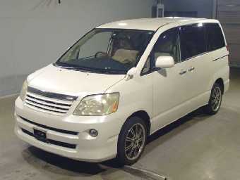 TOYOTA NOAH 2005 Image 1