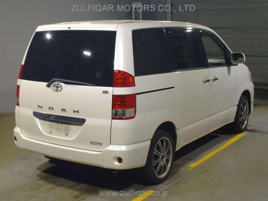 TOYOTA NOAH 2005 Image 2
