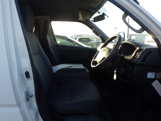 TOYOTA HIACE 2015 Image 28