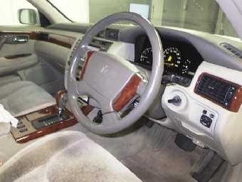 TOYOTA CROWN 1999 Image 3