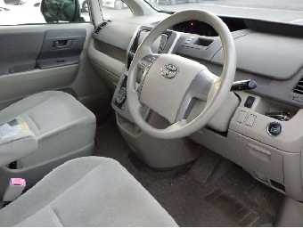 TOYOTA NOAH 2010 Image 3