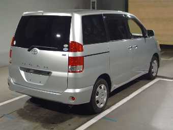 TOYOTA NOAH 2007 Image 2