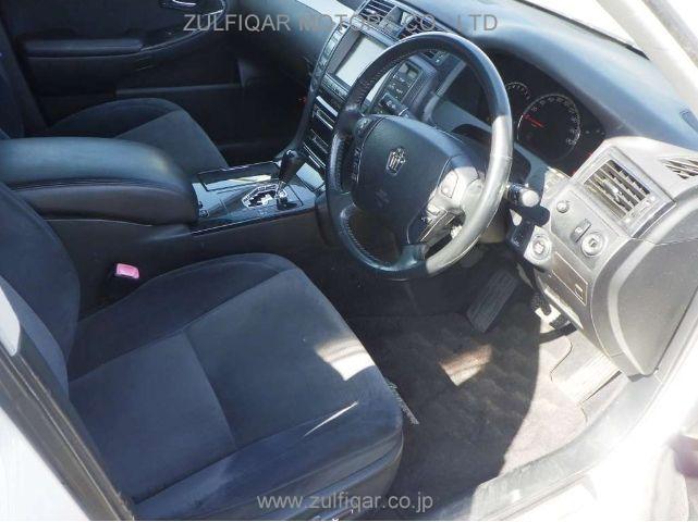 TOYOTA CROWN 2004 Image 3