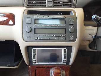 TOYOTA CROWN 1999 Image 9