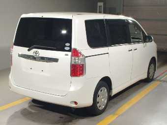 TOYOTA NOAH 2009 Image 2