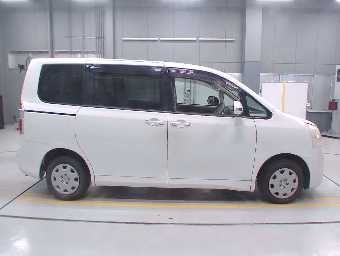TOYOTA NOAH 2008 Image 3