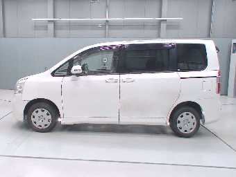 TOYOTA NOAH 2008 Image 4