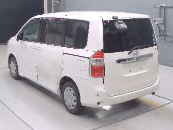 TOYOTA NOAH 2008 Image 6