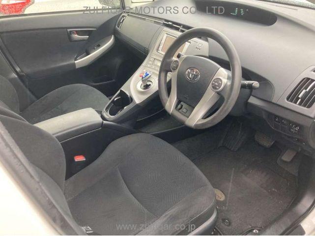 TOYOTA PRIUS 2014 Image 3