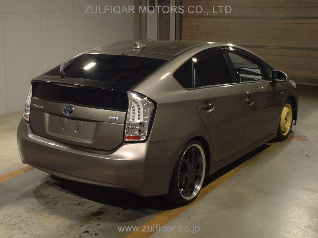 TOYOTA PRIUS 2011 Image 2