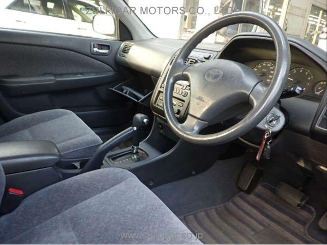 TOYOTA CARINA 2001 Image 3