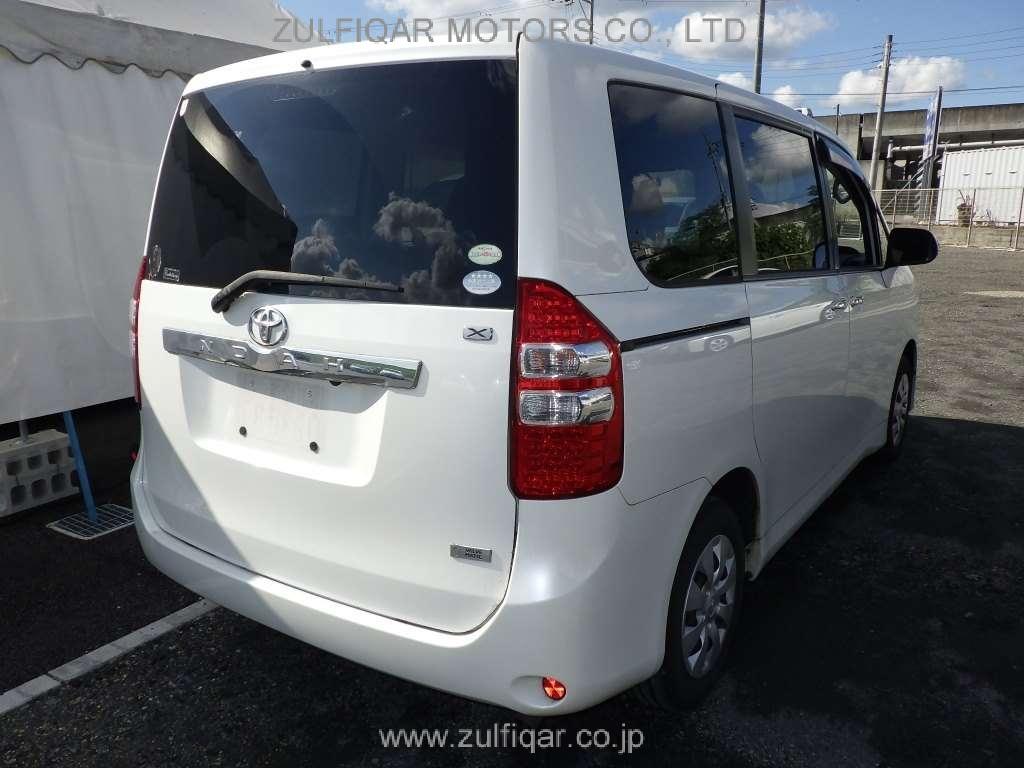 TOYOTA NOAH 2011 Image 2