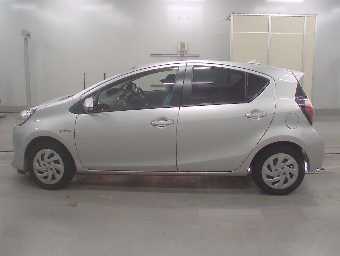 TOYOTA AQUA 2018 Image 3