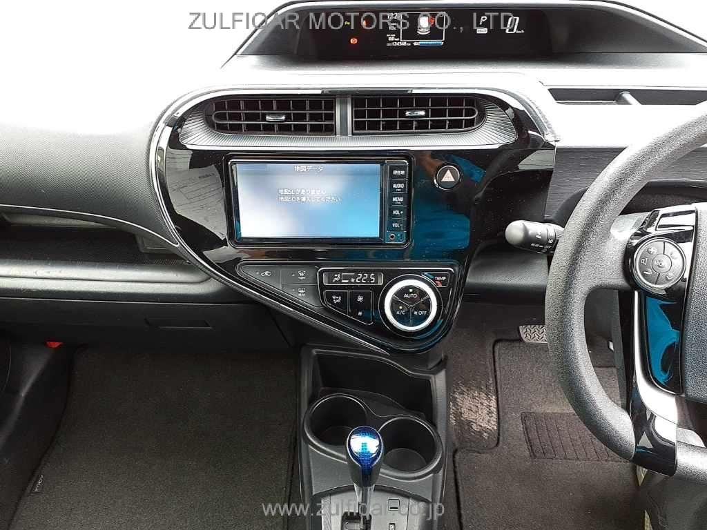 TOYOTA AQUA 2018 Image 9