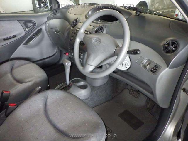 TOYOTA VITZ 2000 Image 3