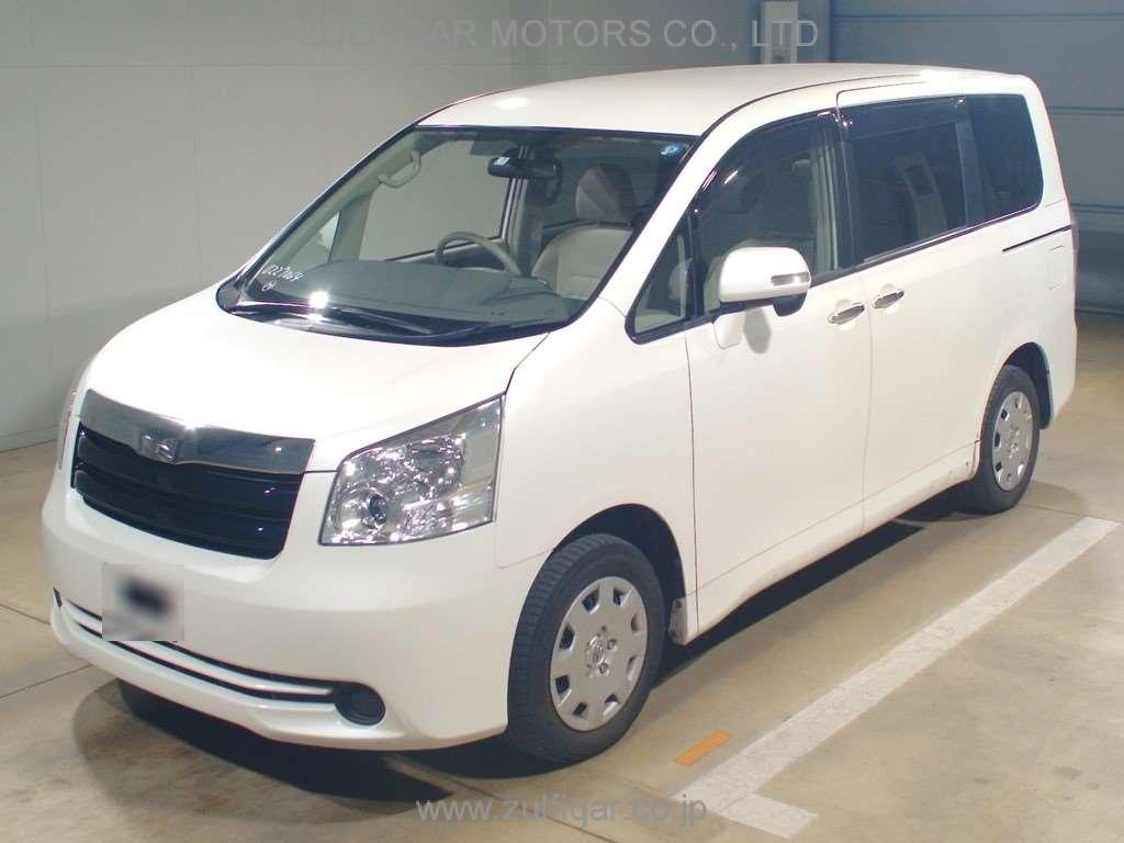 TOYOTA NOAH 2009 Image 1