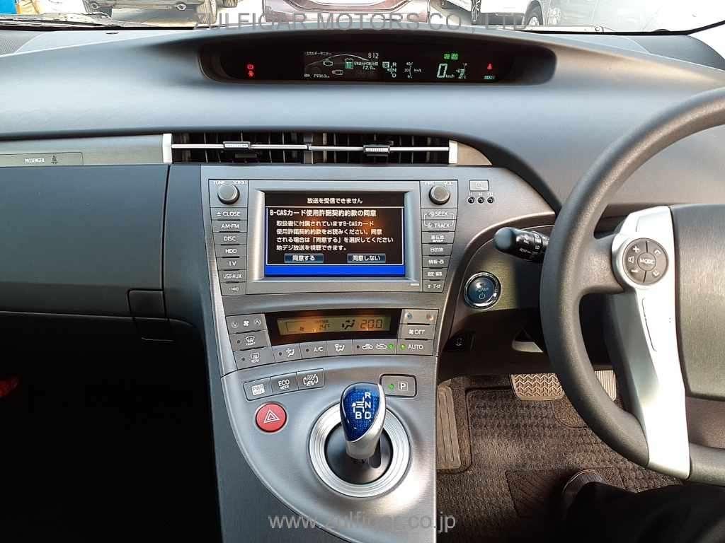 TOYOTA PRIUS PHV 2012 Image 9