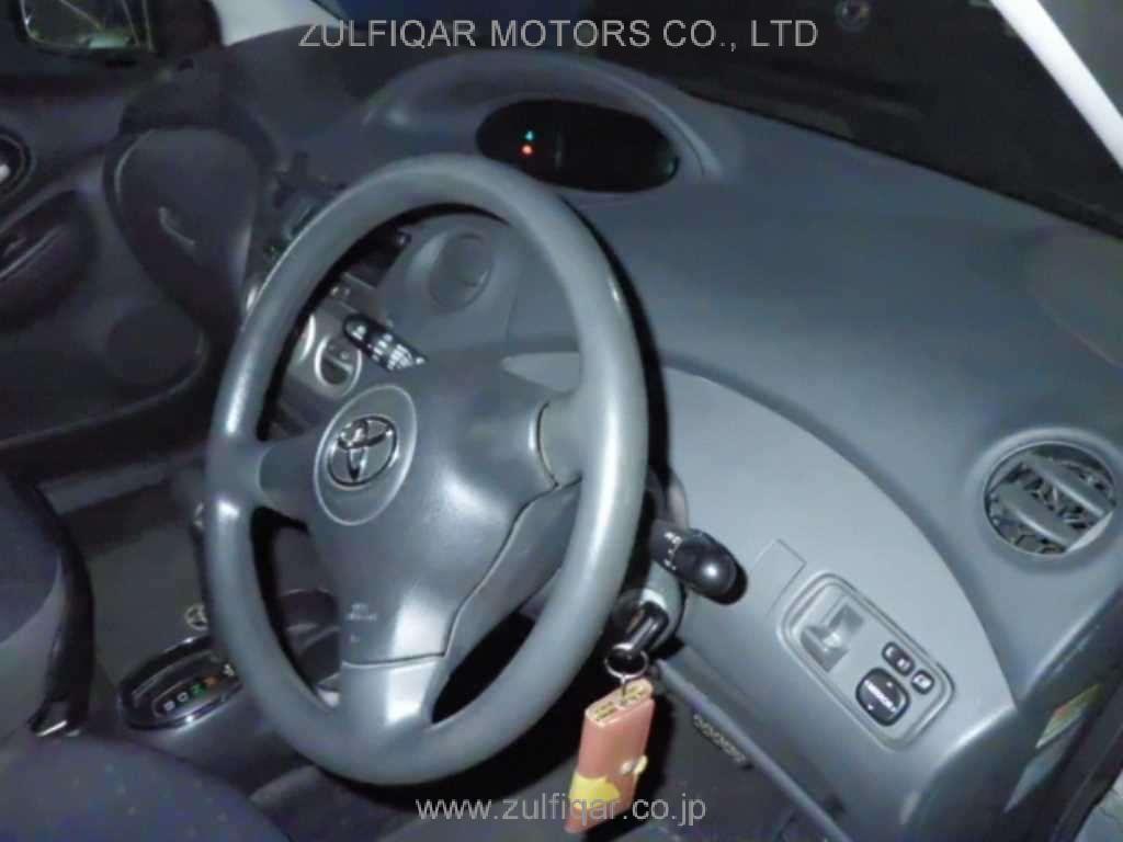 TOYOTA VITZ 2003 Image 7