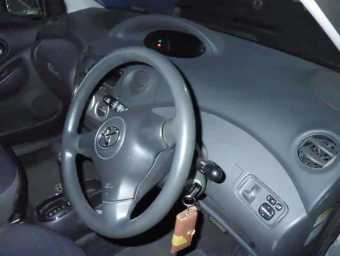 TOYOTA VITZ 2003 Image 7