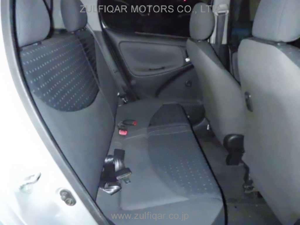 TOYOTA VITZ 2003 Image 10
