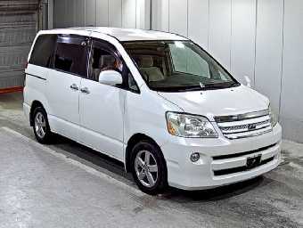 TOYOTA NOAH 2005 Image 1