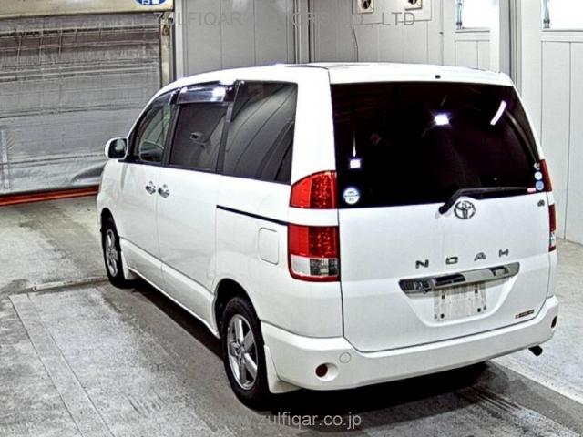 TOYOTA NOAH 2005 Image 2