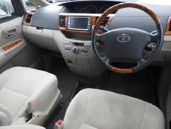 TOYOTA NOAH 2005 Image 3