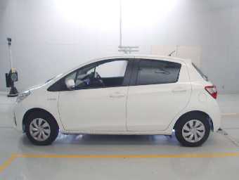 TOYOTA VITZ 2019 Image 4