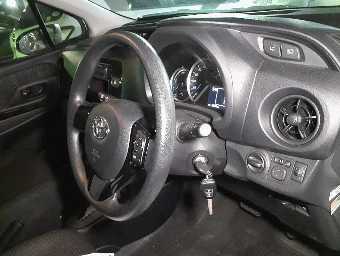 TOYOTA VITZ 2019 Image 6