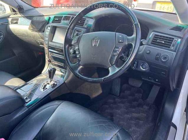 TOYOTA CROWN 2005 Image 3