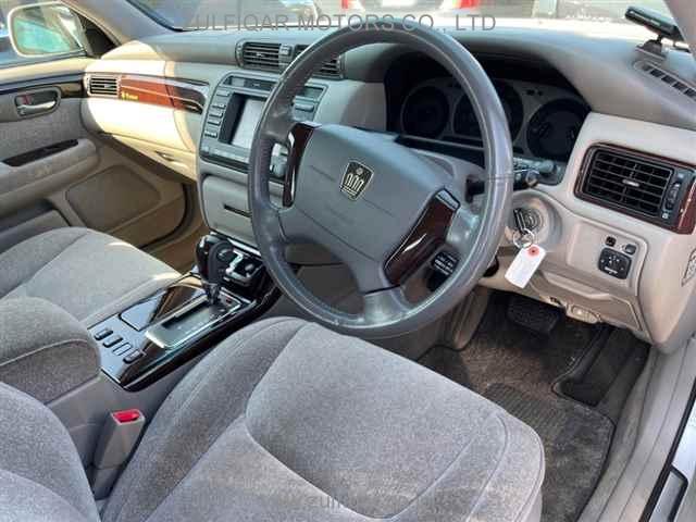 TOYOTA CROWN 2003 Image 3