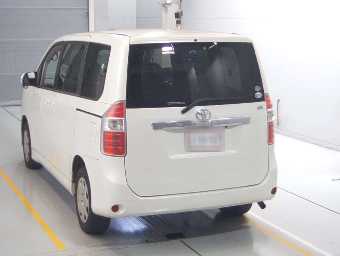 TOYOTA NOAH 2008 Image 4