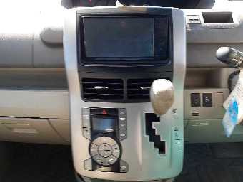 TOYOTA NOAH 2008 Image 8