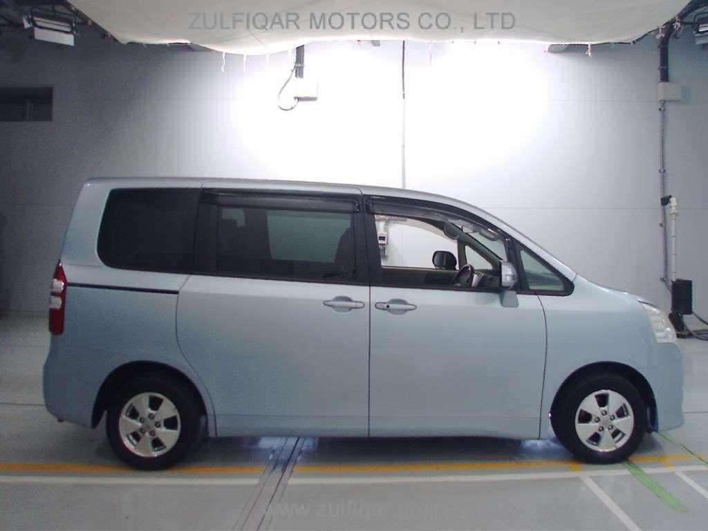 TOYOTA NOAH 2010 Image 3
