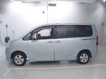 TOYOTA NOAH 2010 Image 4