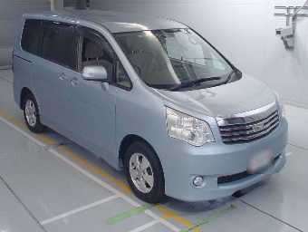 TOYOTA NOAH 2010 Image 5