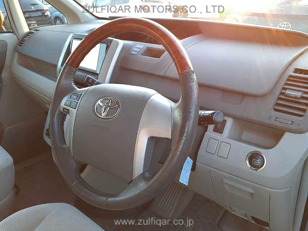 TOYOTA NOAH 2010 Image 7
