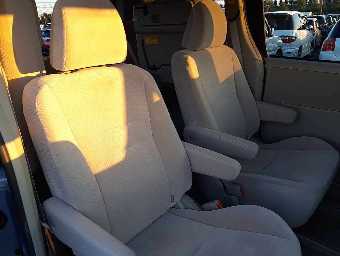 TOYOTA NOAH 2010 Image 9