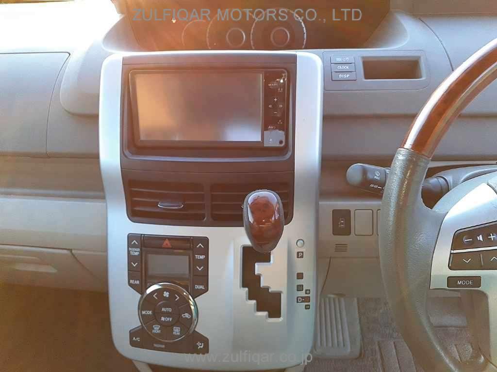 TOYOTA NOAH 2010 Image 10