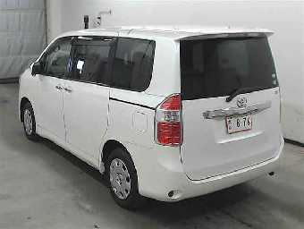 TOYOTA NOAH 2009 Image 2
