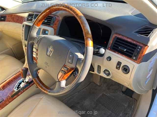 TOYOTA CROWN 2004 Image 3