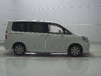 TOYOTA NOAH 2009 Image 3