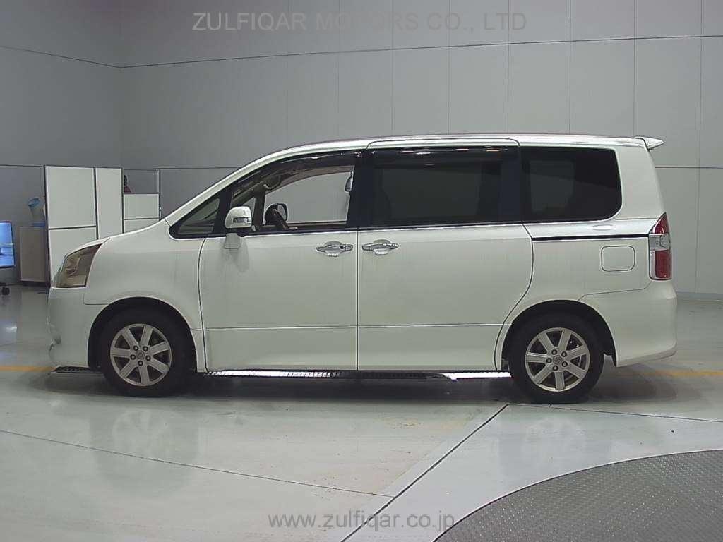 TOYOTA NOAH 2009 Image 4