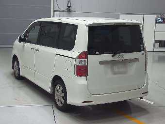 TOYOTA NOAH 2009 Image 6